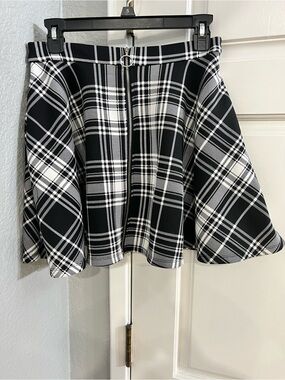 Hot Topic super cute plaid mini zip skirt